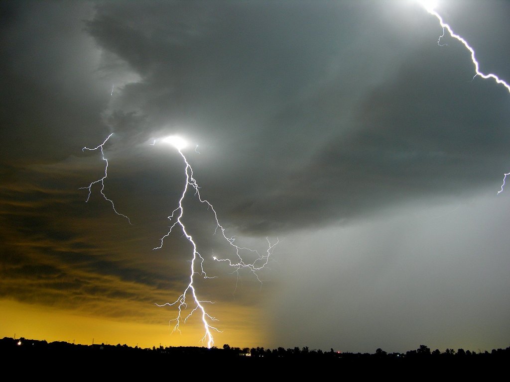 lightning-storm-bolt-thunder-31000