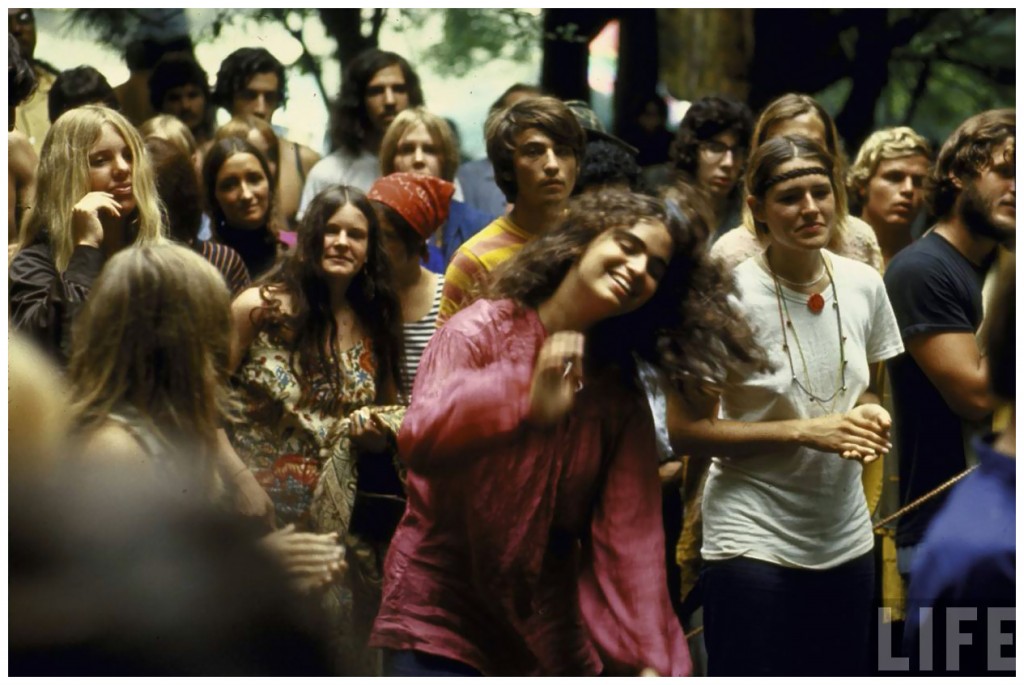 psylvia-dressed-in-a-pink-indian-shirt-dancing-in-the-midst-of-the-crowd-during-the-woodstock-music-art-festival-bill-eppridge-1969